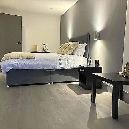 Alexander House 3*
