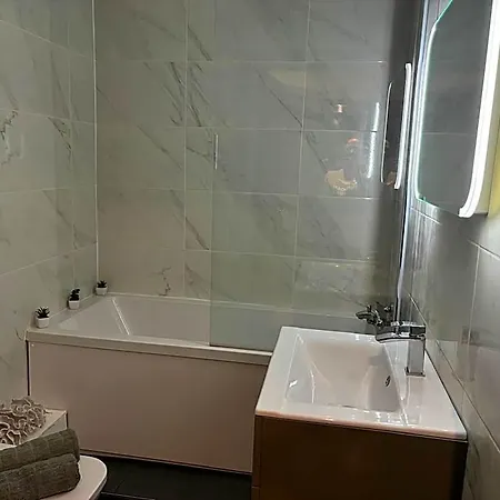 Alexander House 3*